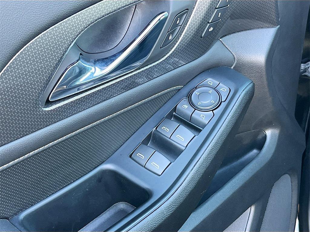 used 2023 Chevrolet Traverse car, priced at $31,800