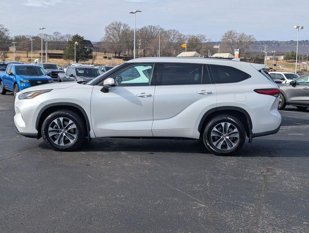 used 2022 Toyota Highlander car, priced at $26,000