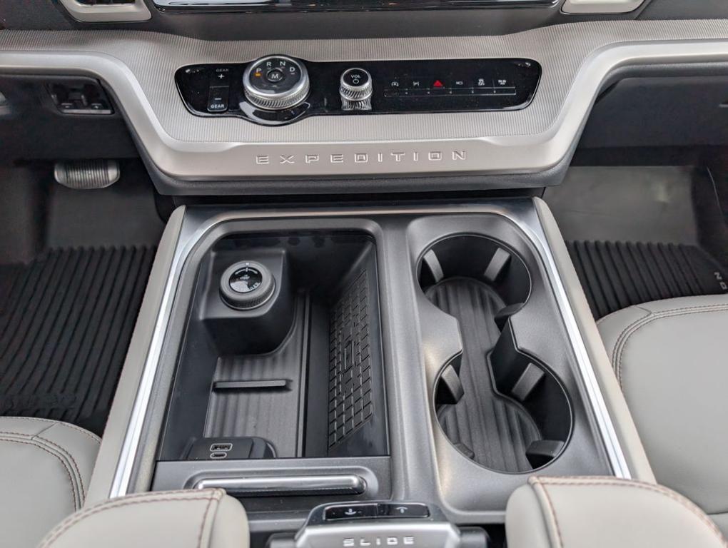 new 2025 Ford Expedition car, priced at $69,285