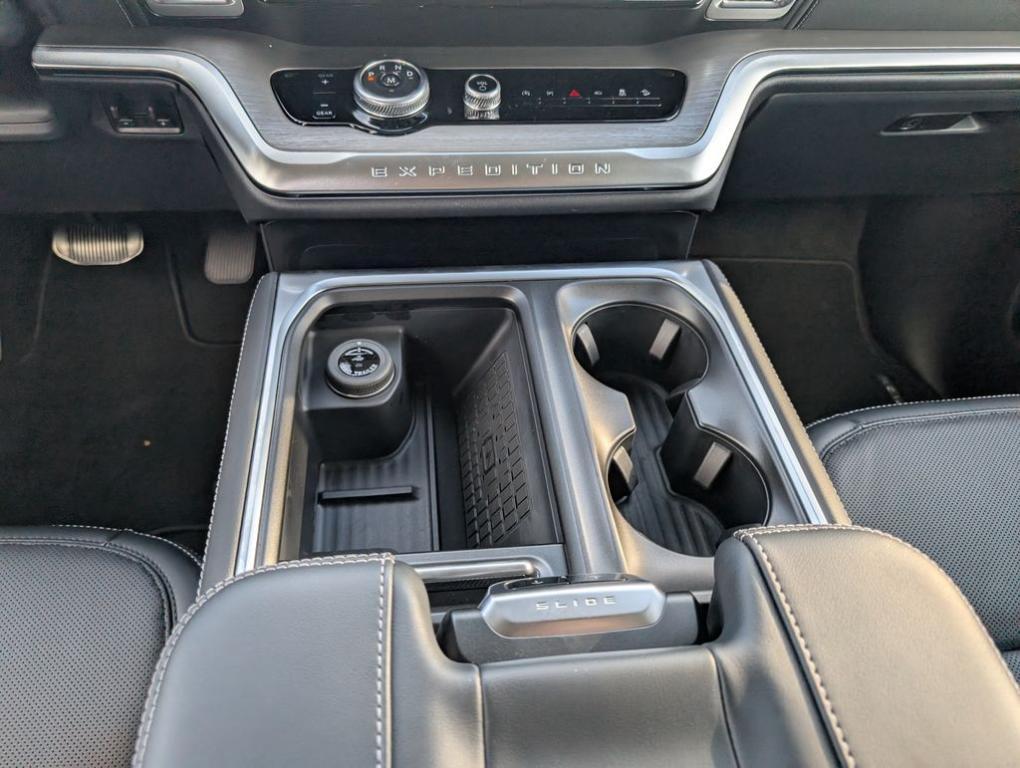 new 2025 Ford Expedition car, priced at $78,755