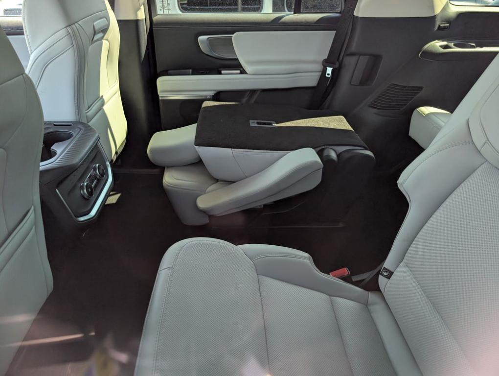 used 2025 Ford Expedition car, priced at $70,000