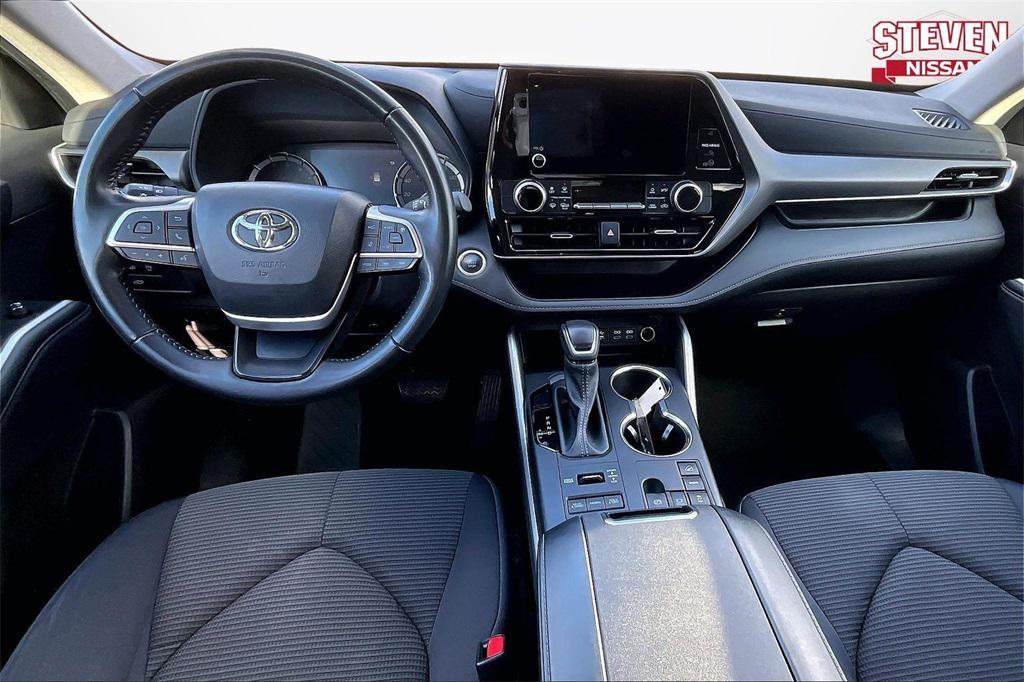 used 2024 Toyota Highlander car, priced at $33,319