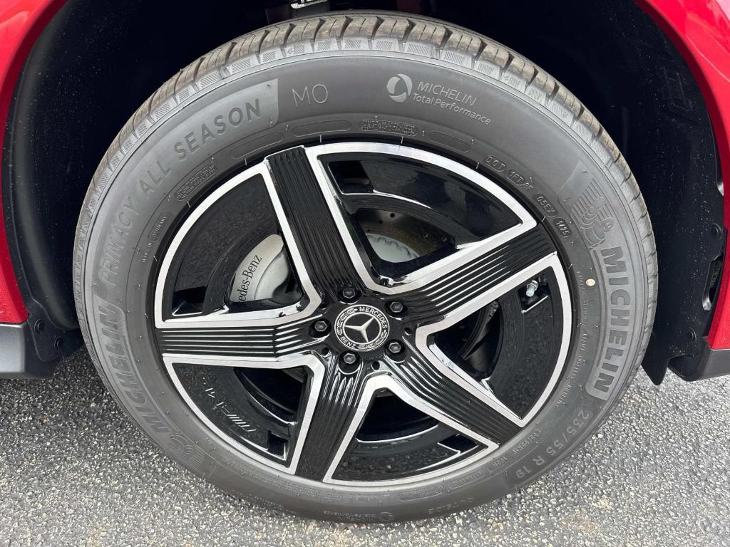 new 2025 Mercedes-Benz GLC 300 car