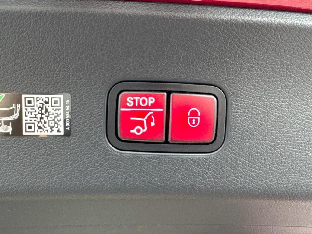 new 2025 Mercedes-Benz GLC 300 car