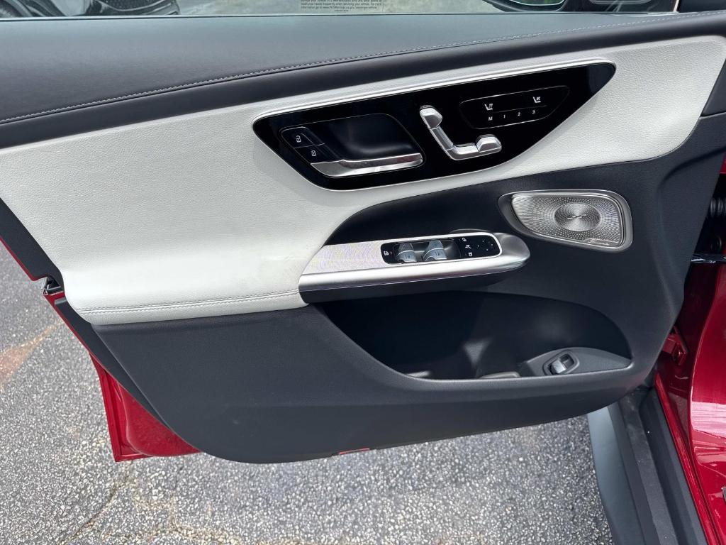 new 2025 Mercedes-Benz GLC 300 car