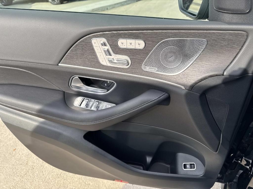 new 2026 Mercedes-Benz GLS 450 car, priced at $93,615