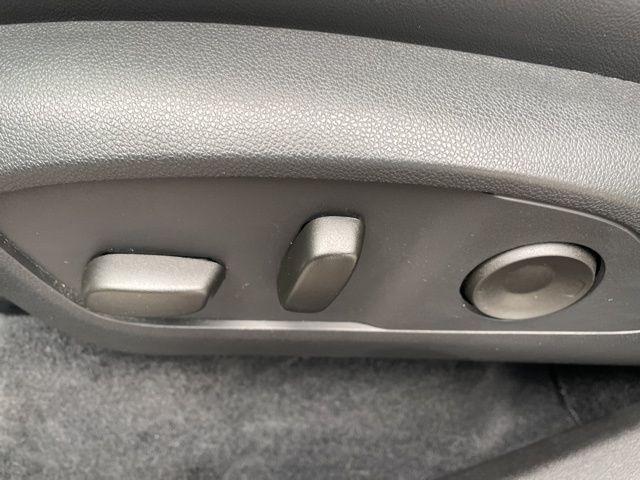 used 2025 GMC Acadia car, priced at $38,995