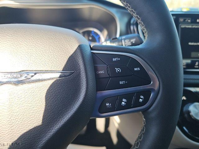 used 2023 Chrysler Pacifica Hybrid car, priced at $20,903