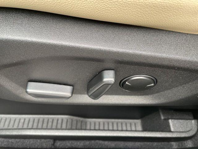 used 2024 Ford Edge car, priced at $26,397