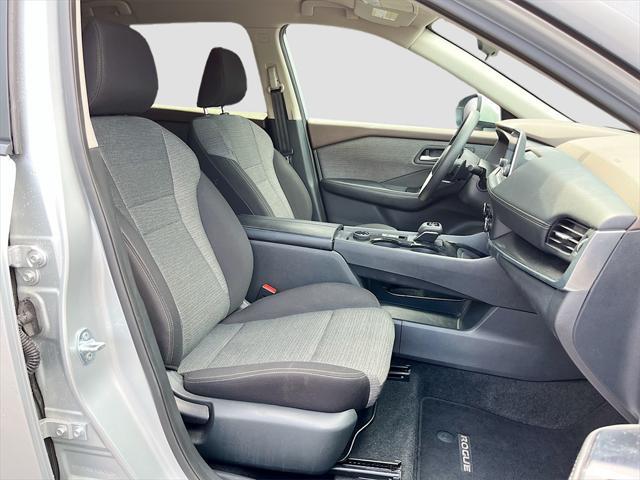 2024 Gun Metallic Nissan Rogue