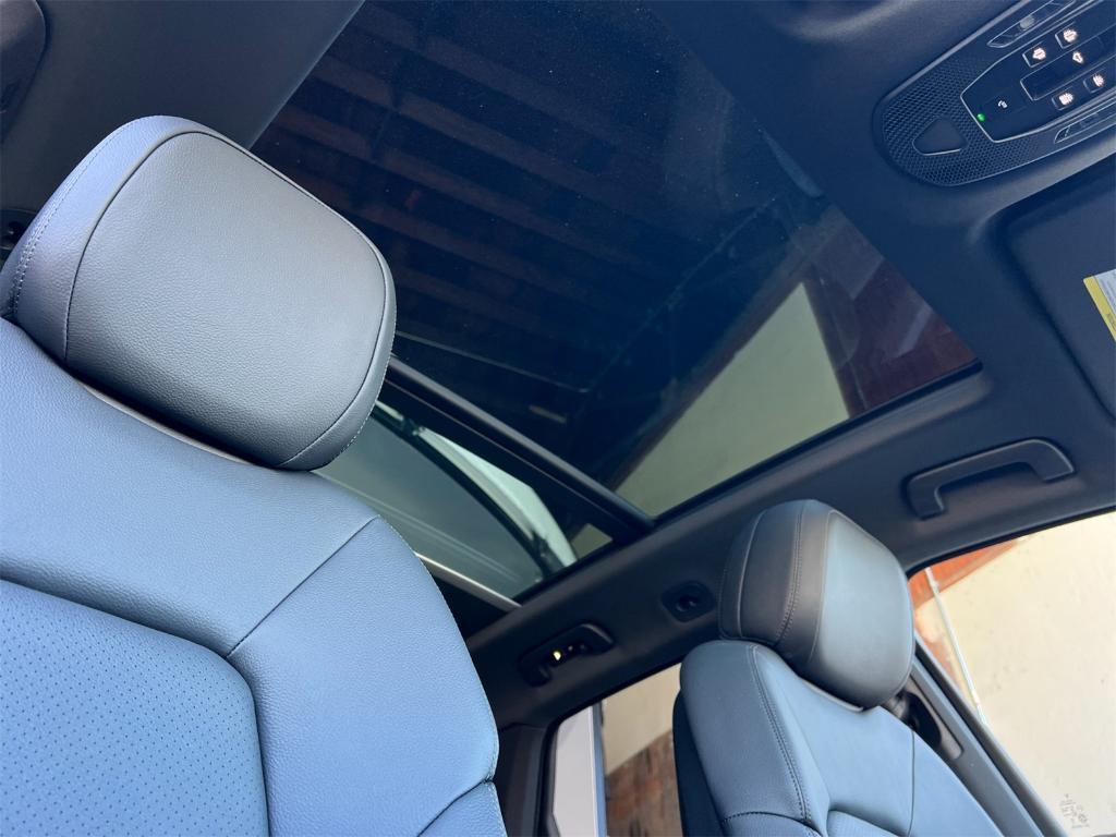 new 2025 Porsche Cayenne car, priced at $95,385