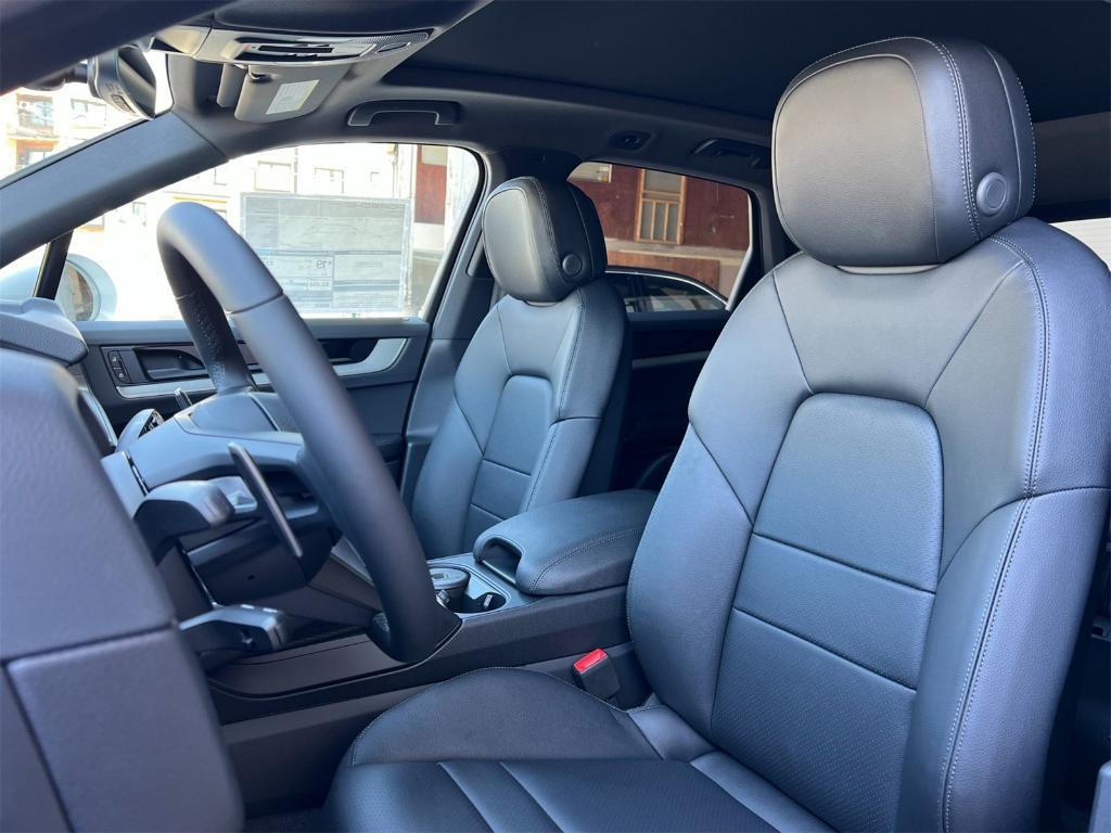 new 2025 Porsche Cayenne car, priced at $95,385