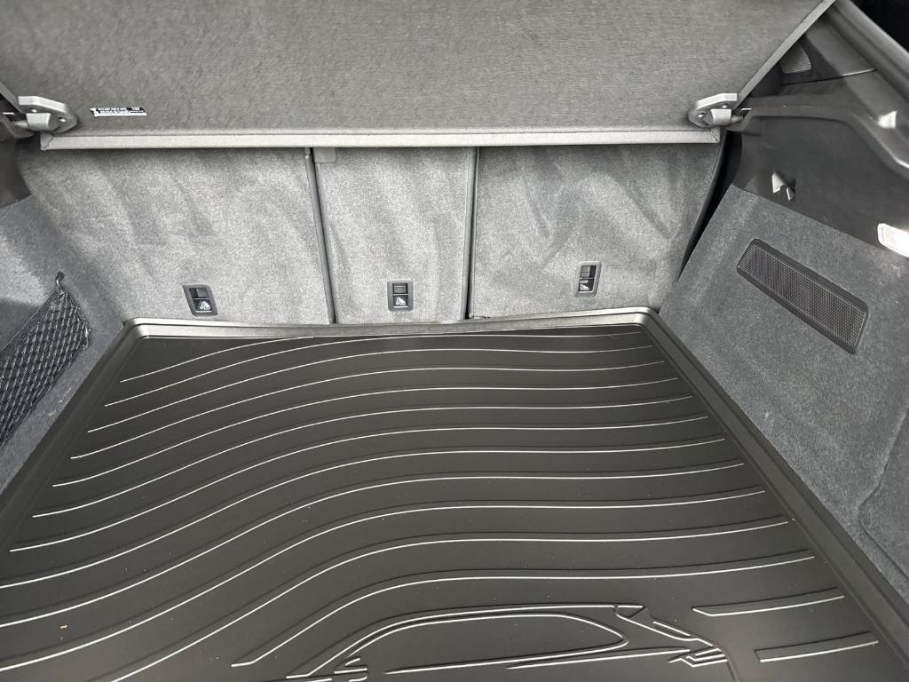 used 2025 Porsche Cayenne car, priced at $91,900