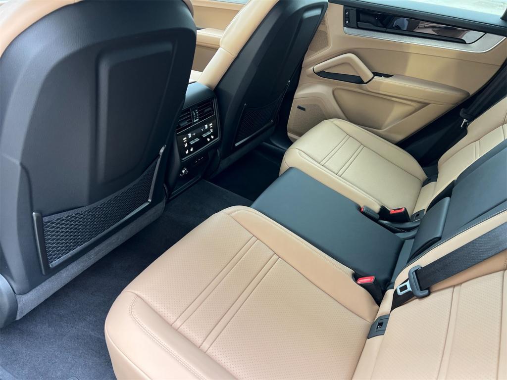 new 2025 Porsche Cayenne car, priced at $111,025