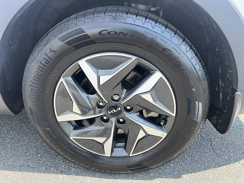 used 2022 Kia Sorento Hybrid car, priced at $22,274