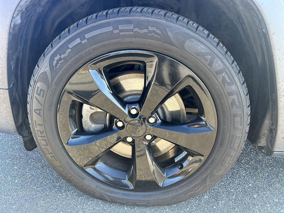 used 2019 Jeep Cherokee car, priced at $13,775