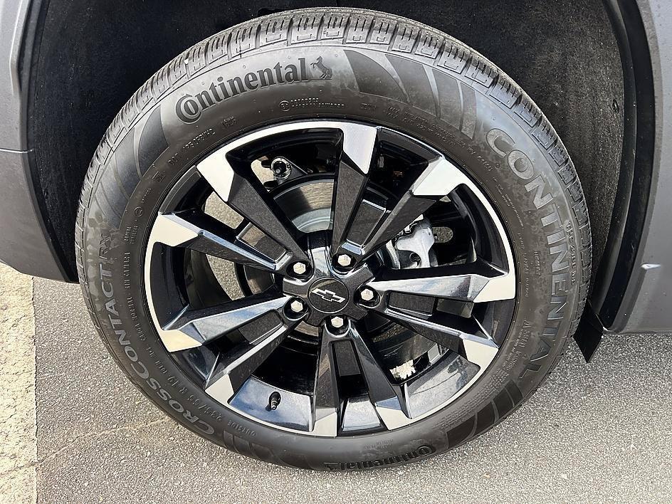 used 2026 Chevrolet Equinox car, priced at $33,274