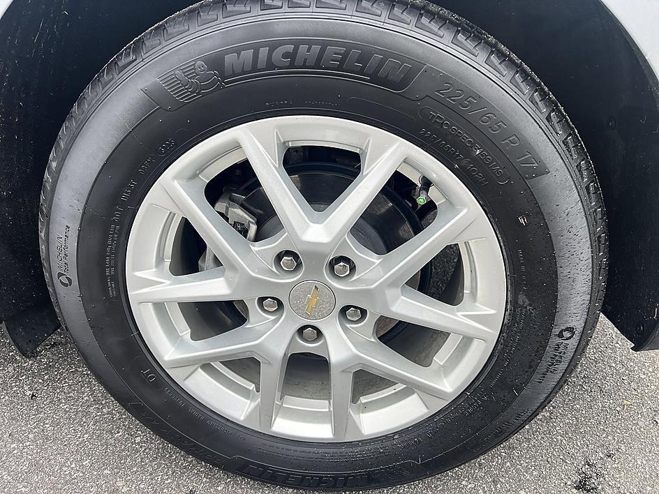 used 2024 Chevrolet Equinox car, priced at $24,074