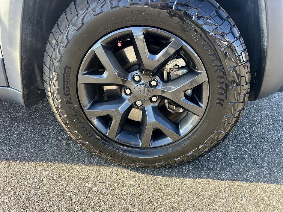 used 2020 Jeep Cherokee car, priced at $14,488