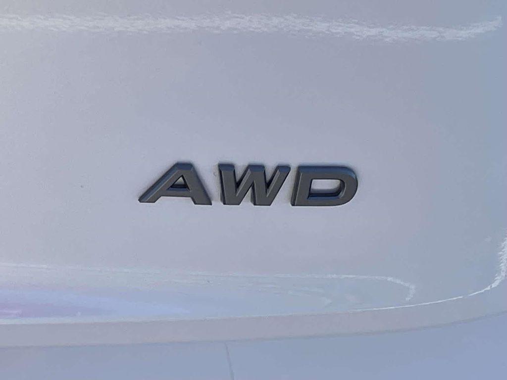 2025 Everest White Pearl Nissan Rogue