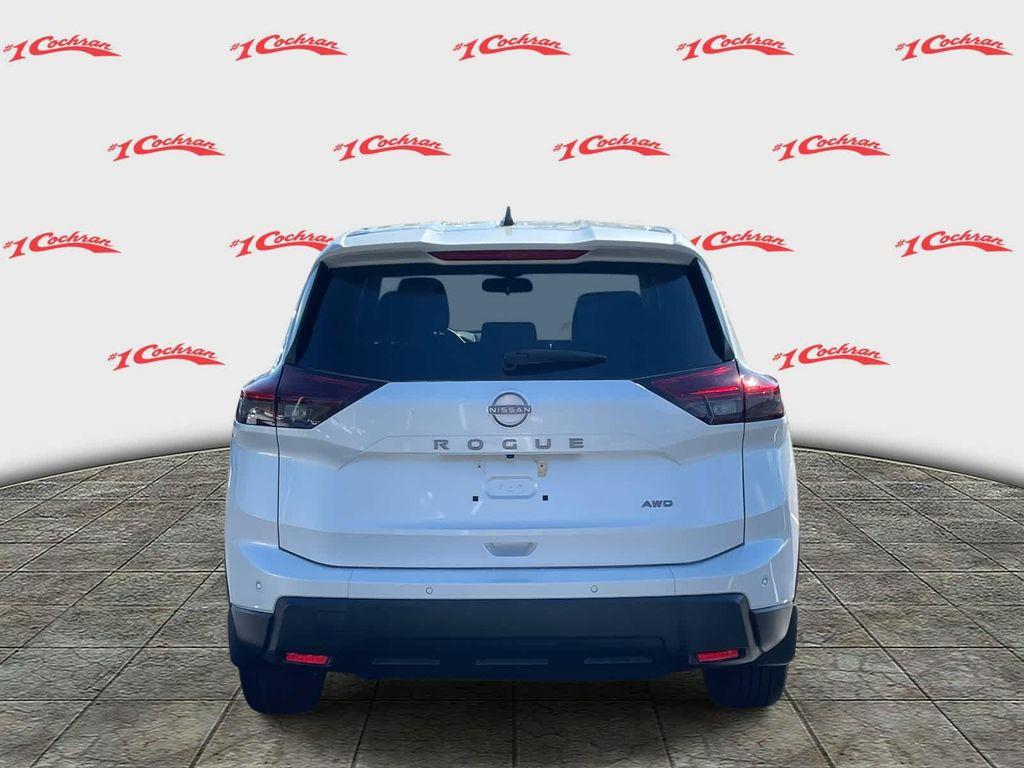 2025 Everest White Pearl Nissan Rogue