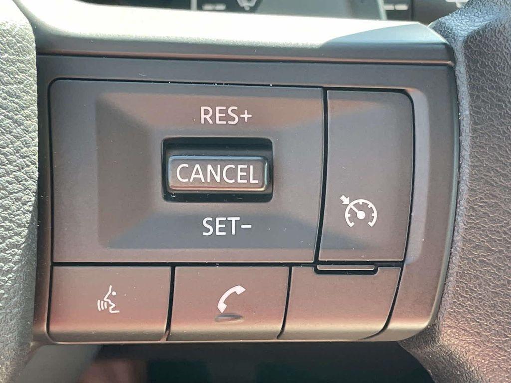 2025 Everest White Pearl Nissan Rogue