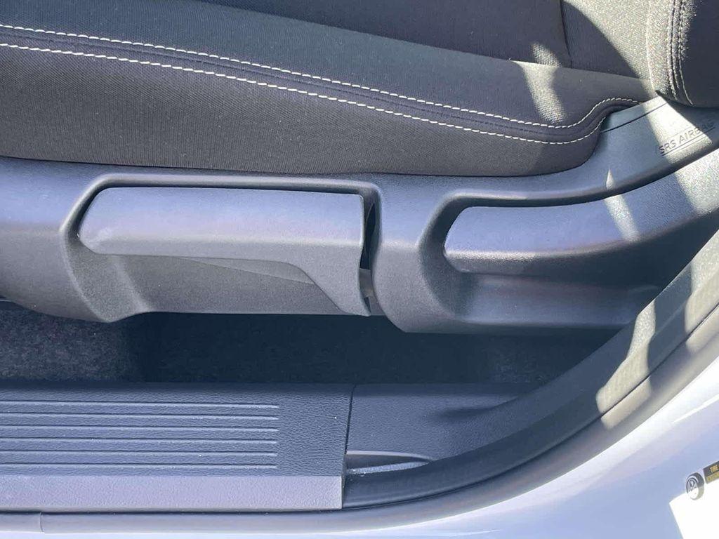 2025 Everest White Pearl Nissan Rogue