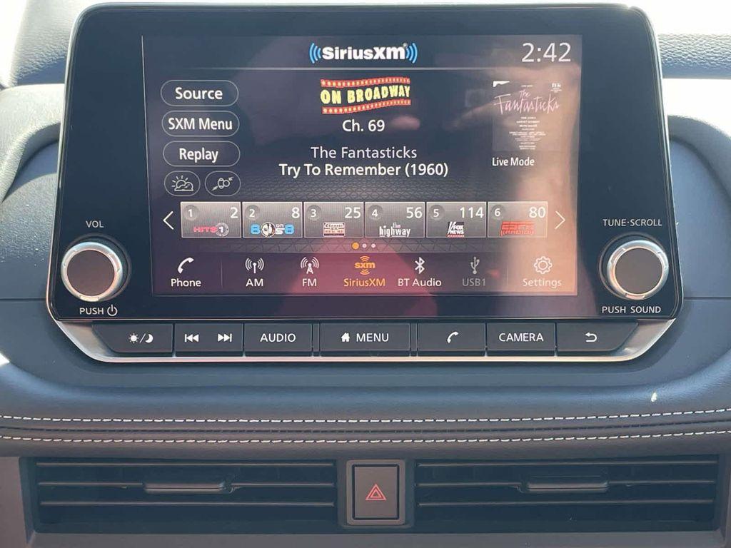 2025 Everest White Pearl Nissan Rogue