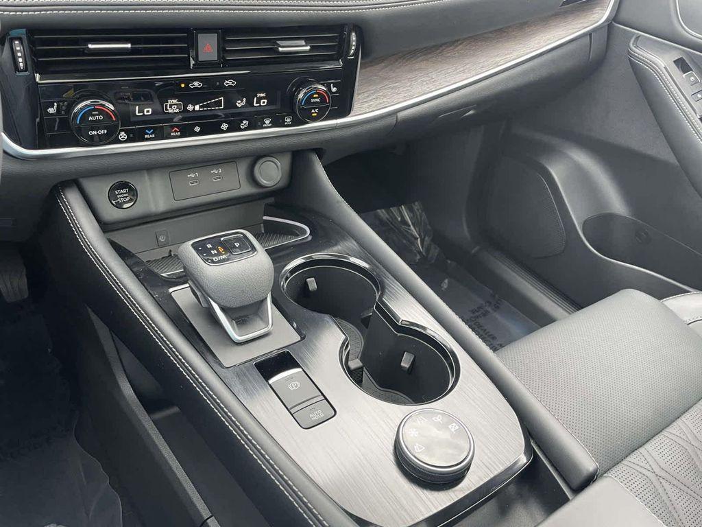 2024 Boulder Gray Pearl Nissan Rogue