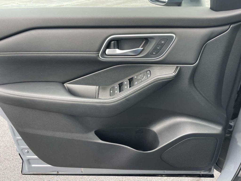 2024 Boulder Gray Pearl Nissan Rogue