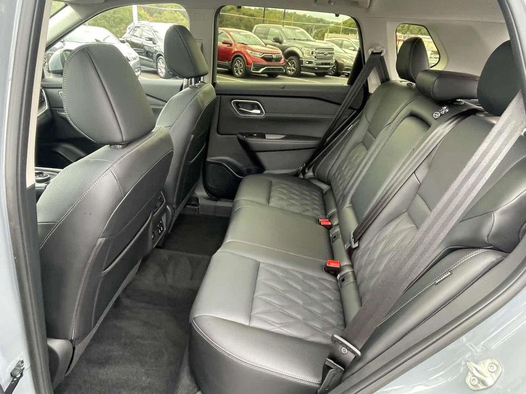 2024 Boulder Gray Pearl Nissan Rogue