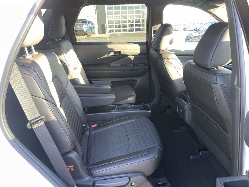 new 2025 Nissan Pathfinder car, priced at $41,620