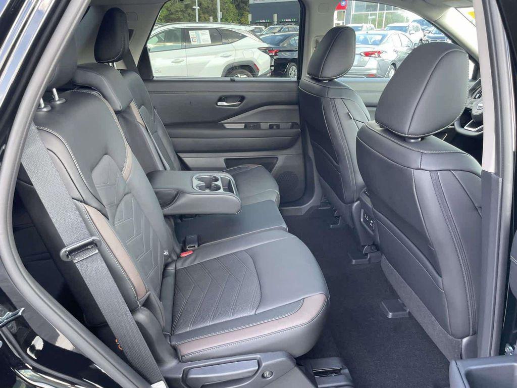 new 2025 Nissan Pathfinder car, priced at $45,031