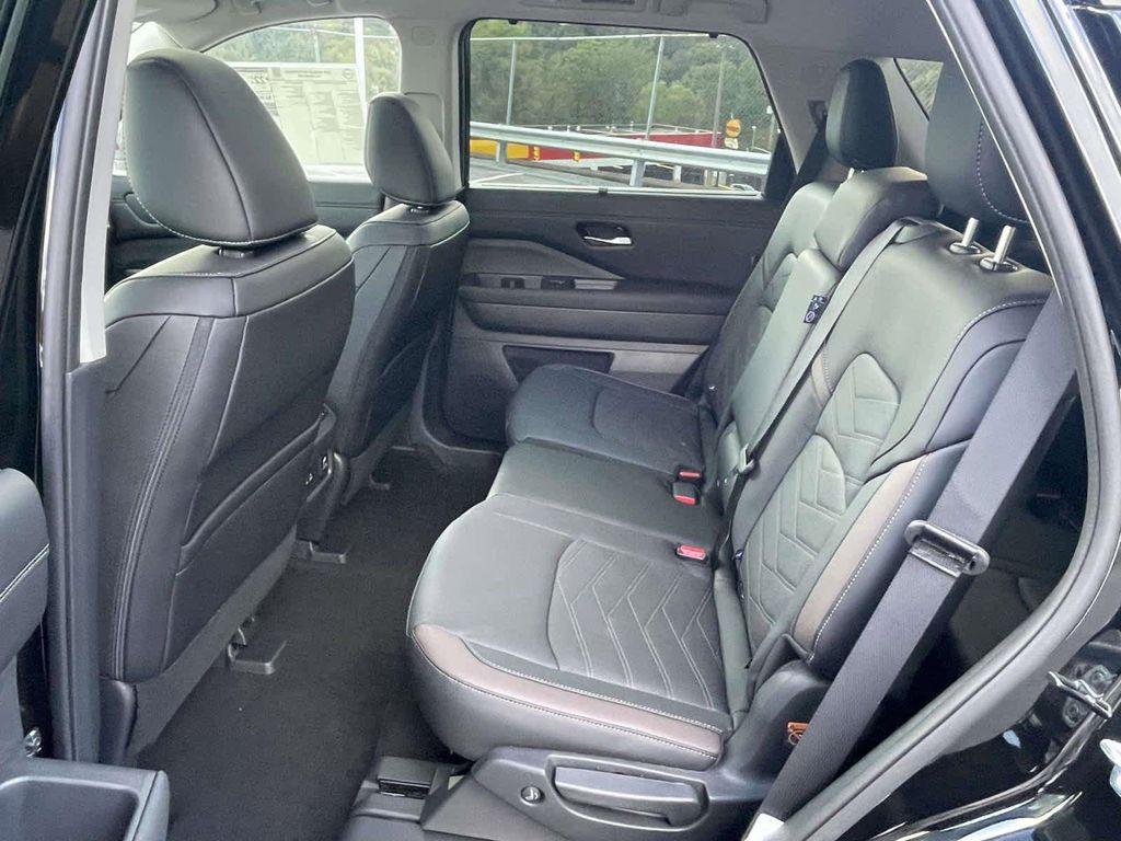 new 2025 Nissan Pathfinder car, priced at $45,031