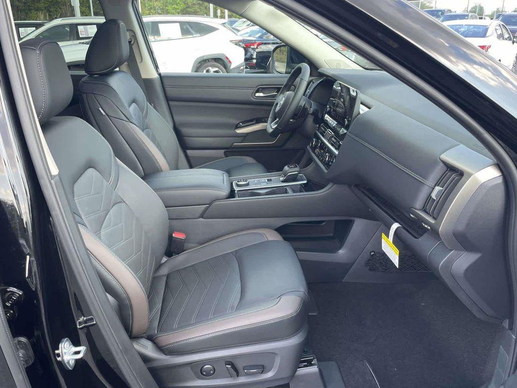 new 2025 Nissan Pathfinder car, priced at $45,031