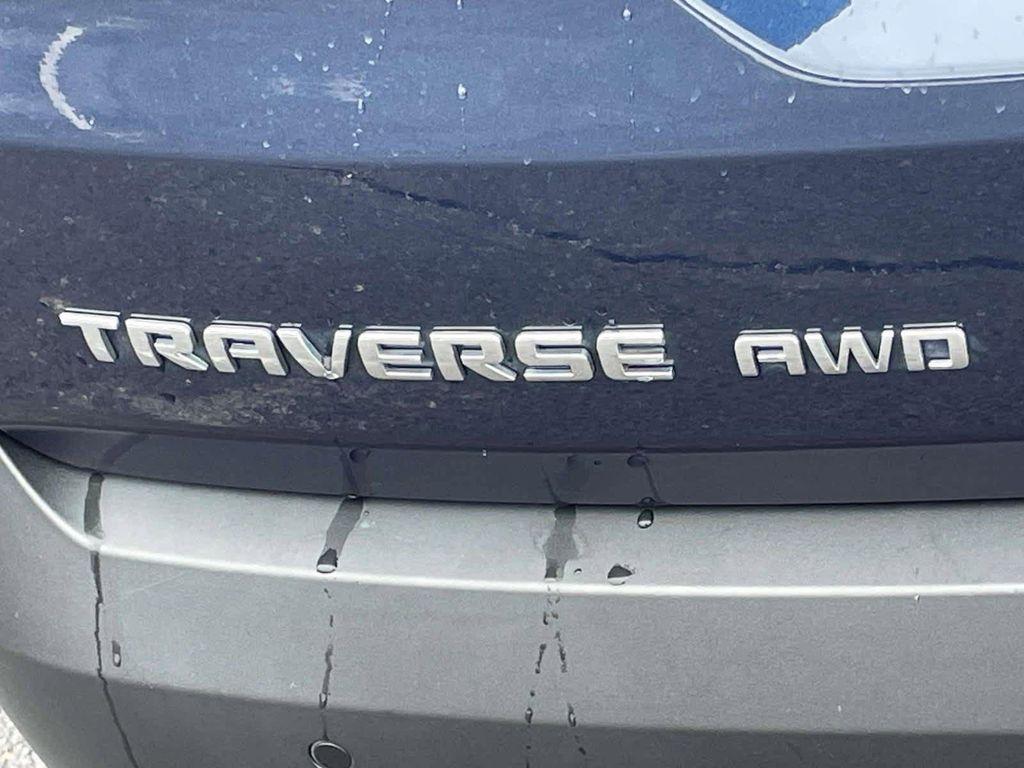 used 2022 Chevrolet Traverse car, priced at $26,158