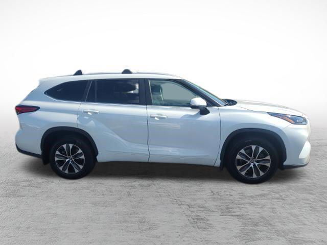 used 2023 Toyota Highlander car, priced at $35,563