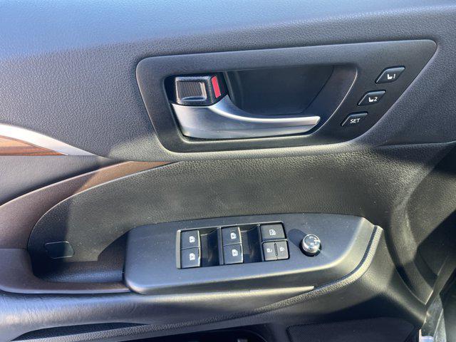 used 2019 Toyota Highlander car, priced at $30,937