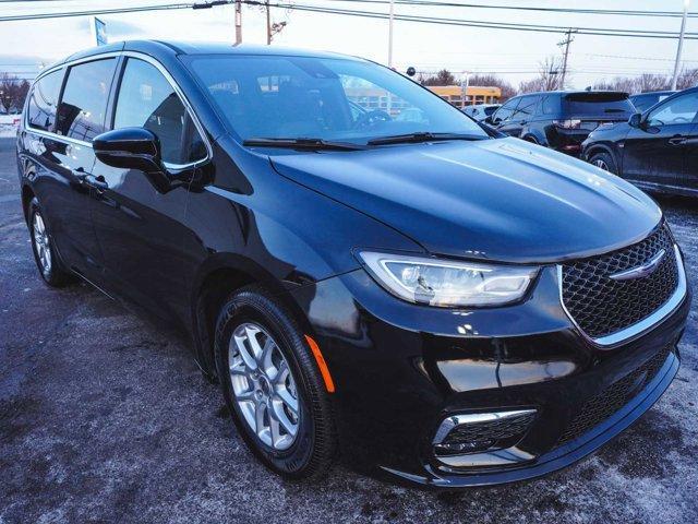 used 2025 Chrysler Pacifica car, priced at $30,797