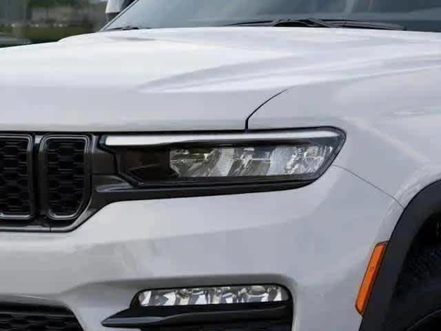 new 2025 Jeep Grand Cherokee car, priced at $51,700