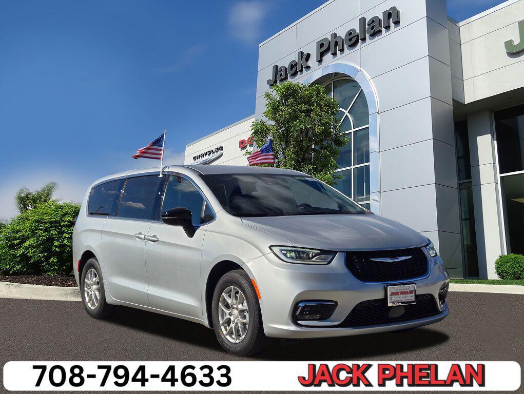 new 2026 Chrysler Pacifica car, priced at $39,484