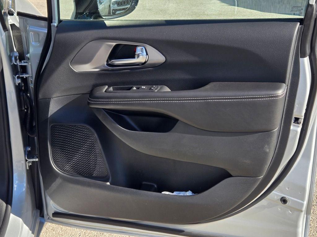 new 2026 Chrysler Pacifica car, priced at $38,817