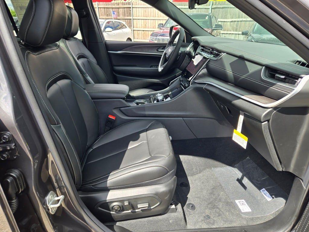new 2025 Jeep Grand Cherokee car, priced at $45,724