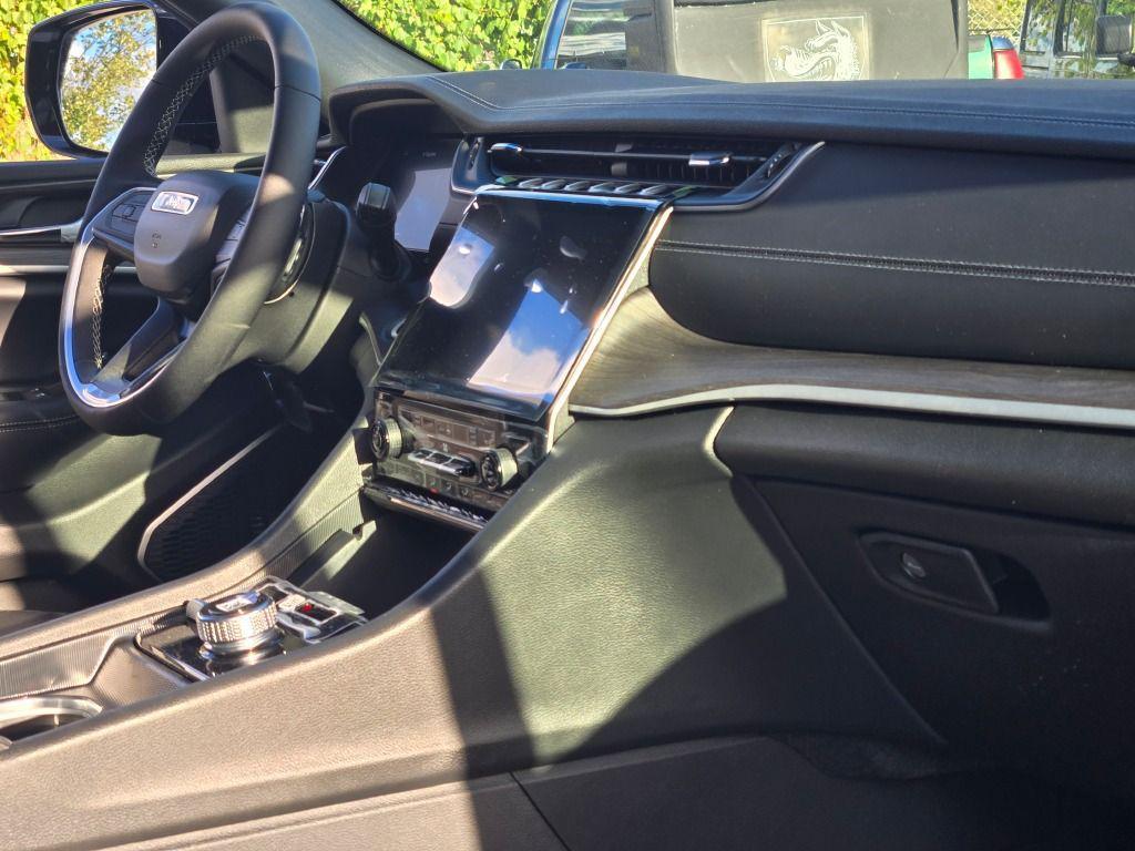 new 2025 Jeep Grand Cherokee L car, priced at $49,613