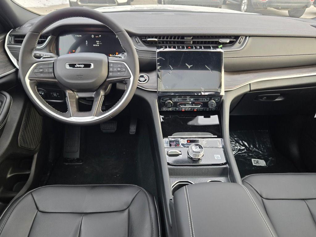 new 2025 Jeep Grand Cherokee car, priced at $45,230