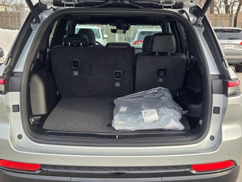 new 2025 Jeep Grand Cherokee car, priced at $45,230