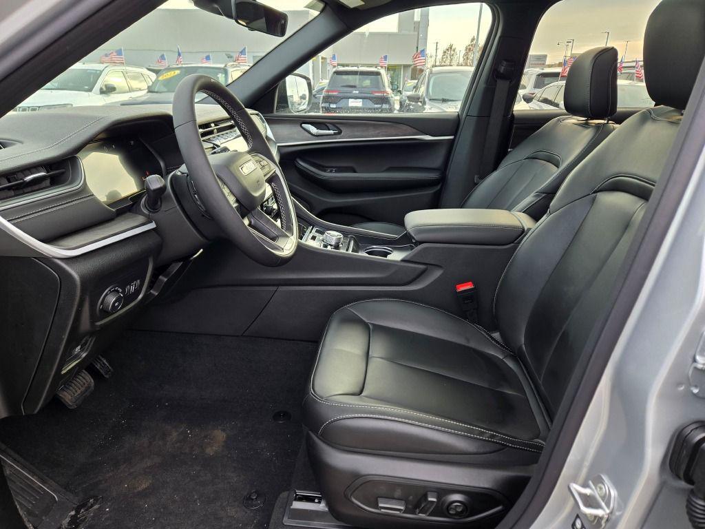 new 2025 Jeep Grand Cherokee car, priced at $45,230