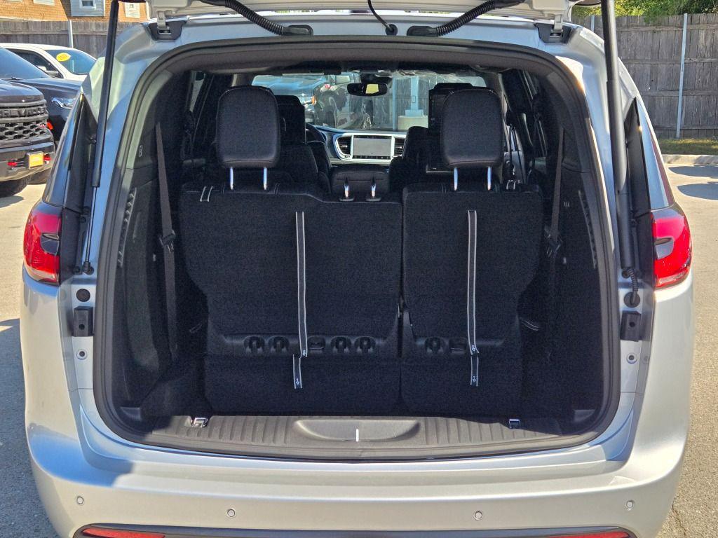 new 2026 Chrysler Pacifica car, priced at $43,927