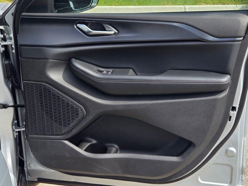 new 2025 Jeep Grand Cherokee L car, priced at $39,531