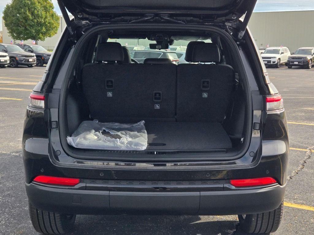 new 2025 Jeep Grand Cherokee car, priced at $45,572